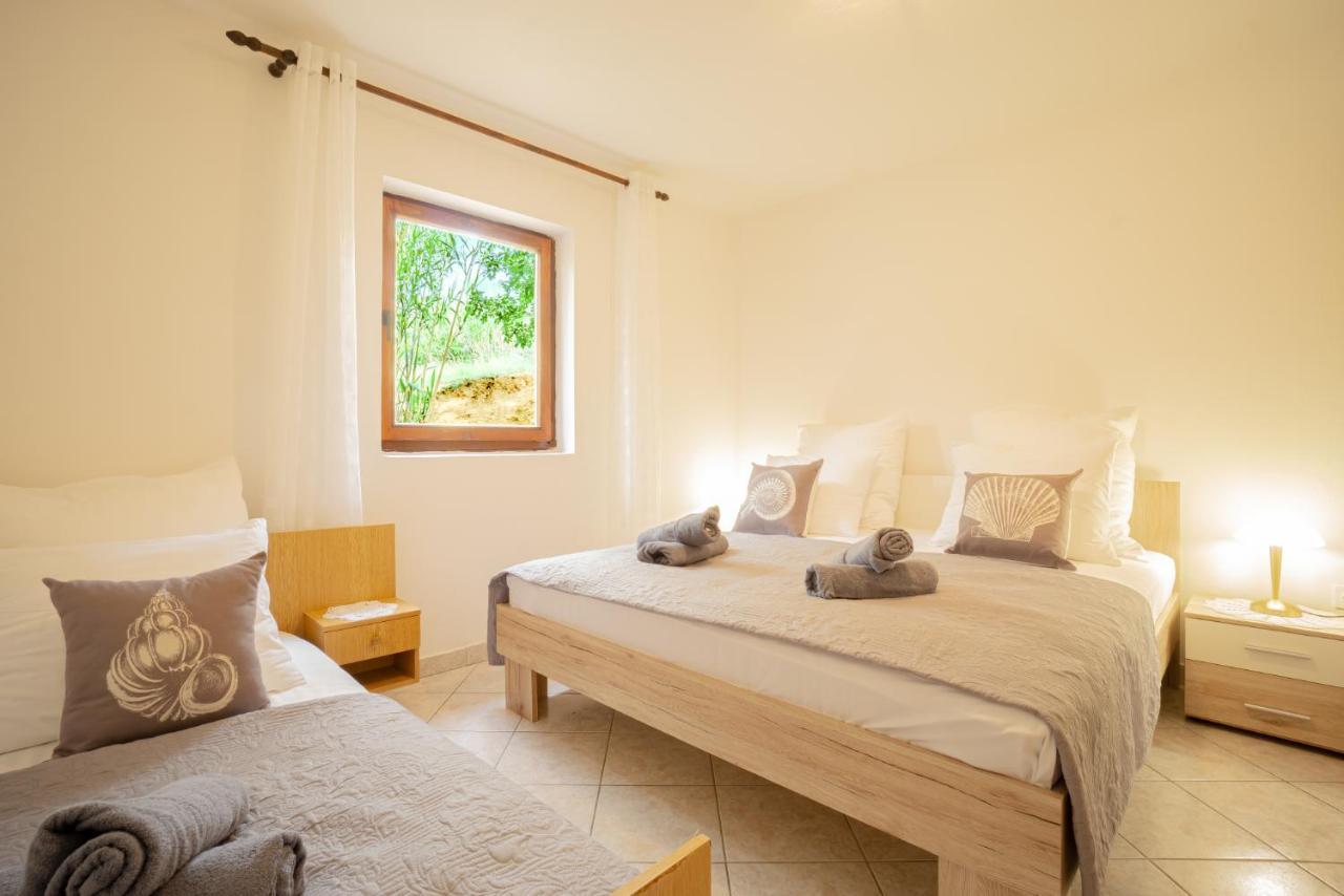 Apartamento Bepic Quiet Location On A Beautiful Bay Metajna Exterior foto