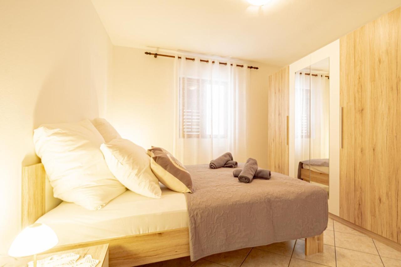 Apartamento Bepic Quiet Location On A Beautiful Bay Metajna Exterior foto